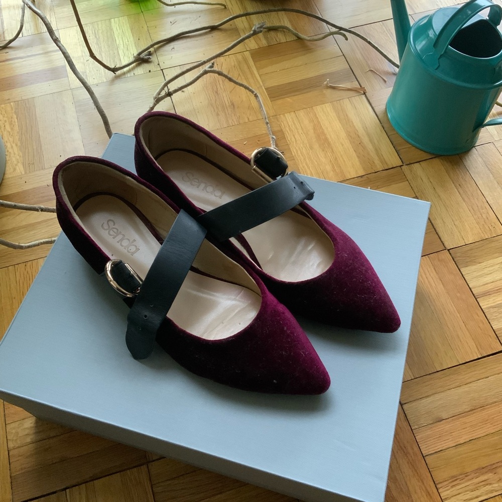 Women’s Marry Jane red velvet flats